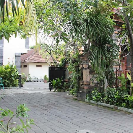 Airy Kuta Dewi Sartika Gang Nusa Indah 30 Bali Hotel Exterior photo